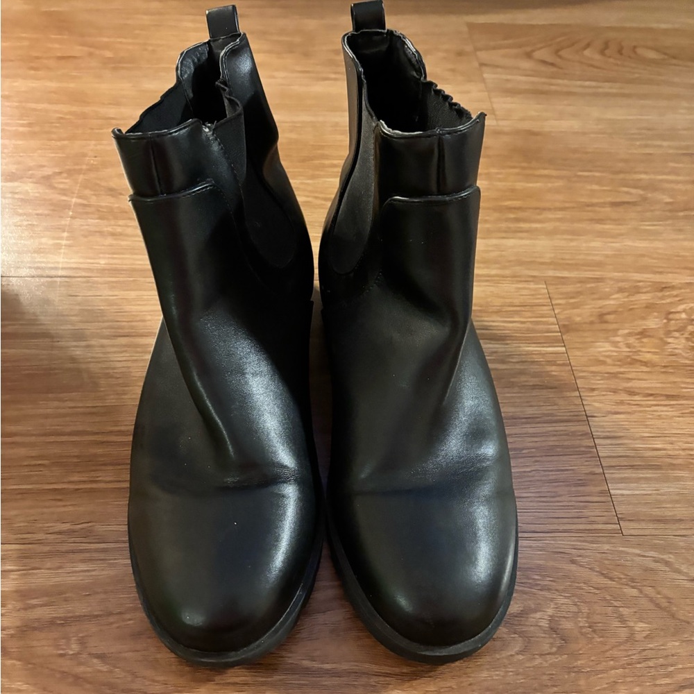 Steve Madden Black Leather Chelsea Ankle Boots